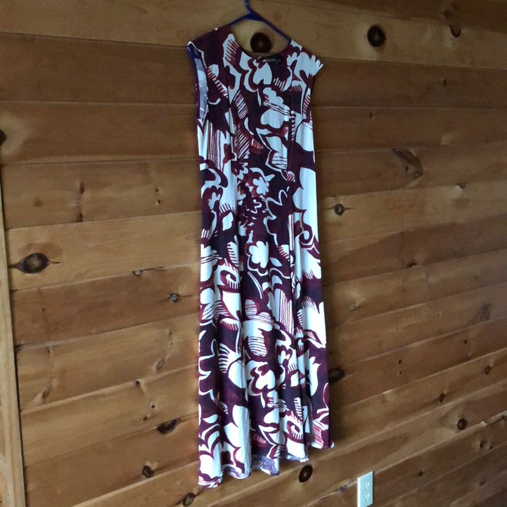Ann Taylor fit and flowy flower pattern dress